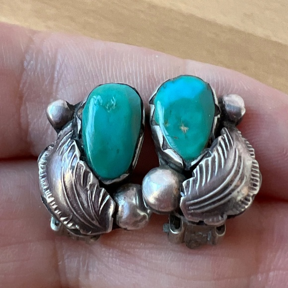 VINTAGE ZUNI DAN SIMPLICIO TURQUOISE STERLING SILVER CLIP ON EARRINGS HALLMARKED
